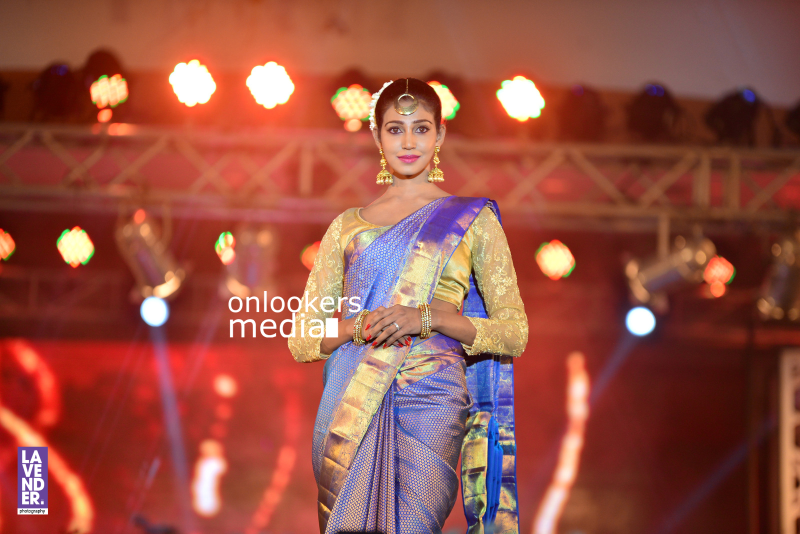 https://onlookersmedia.in/wp-content/uploads/2016/07/saptamukhi-2016-mahalekshmi-silks-fashion-show-13.jpg