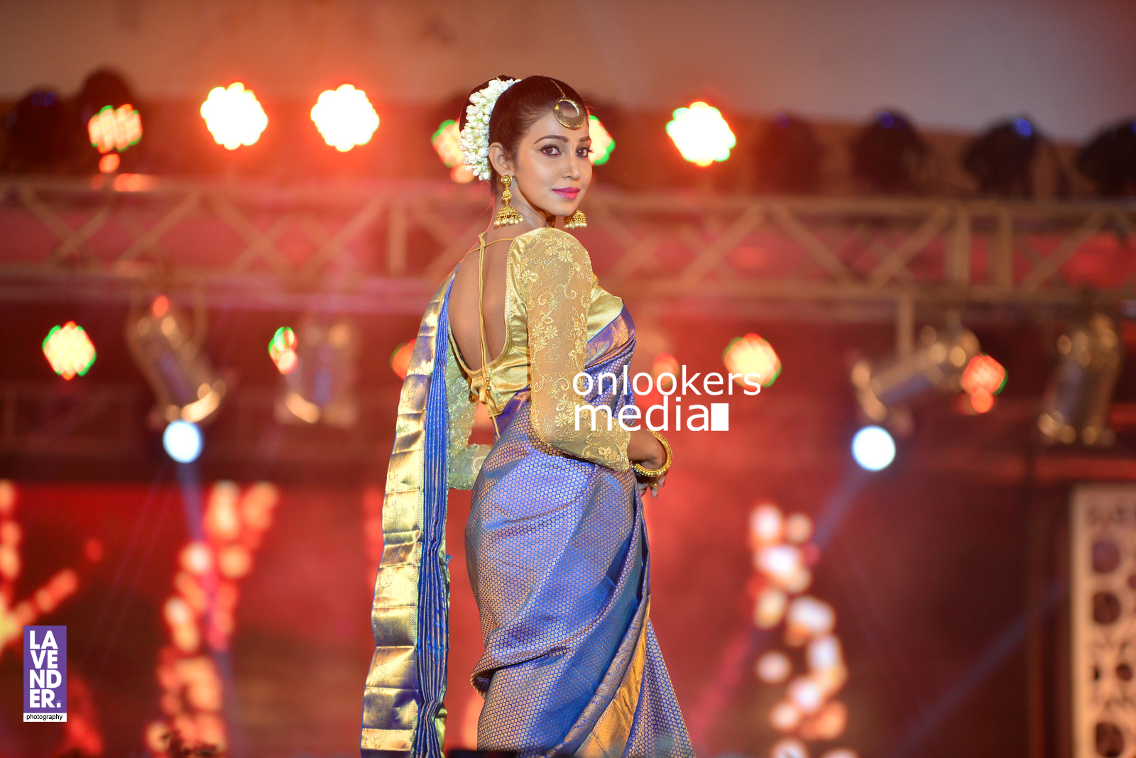 https://onlookersmedia.in/wp-content/uploads/2016/07/saptamukhi-2016-mahalekshmi-silks-fashion-show-14.jpg