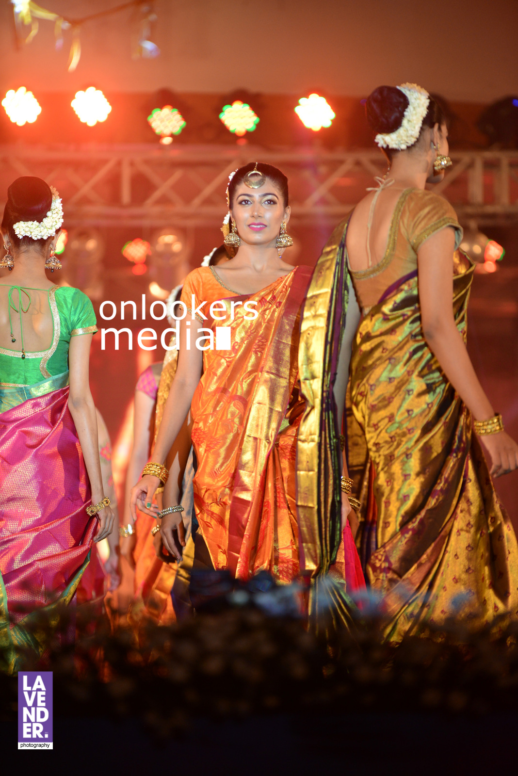 https://onlookersmedia.in/wp-content/uploads/2016/07/saptamukhi-2016-mahalekshmi-silks-fashion-show-21.jpg