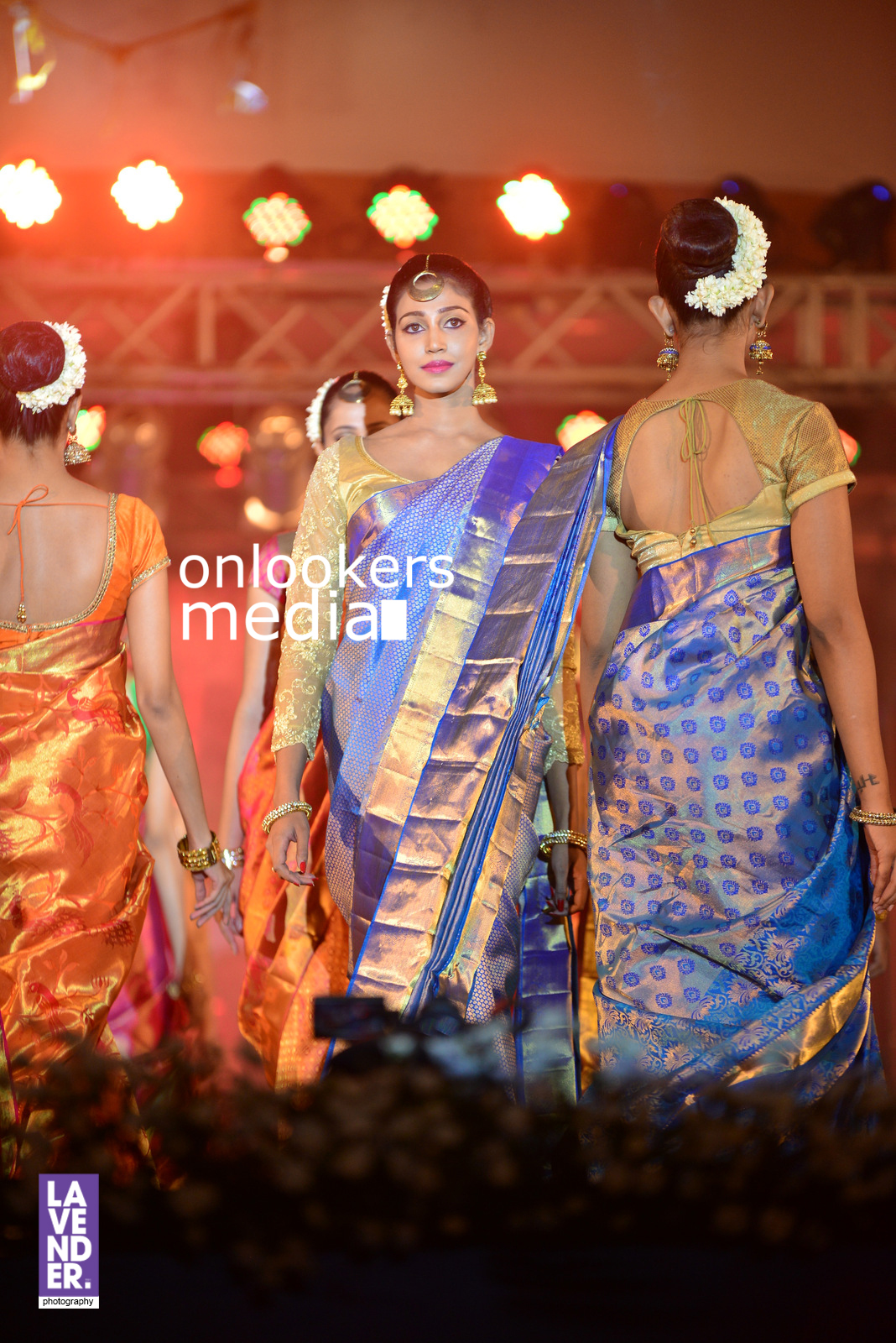 https://onlookersmedia.in/wp-content/uploads/2016/07/saptamukhi-2016-mahalekshmi-silks-fashion-show-23.jpg