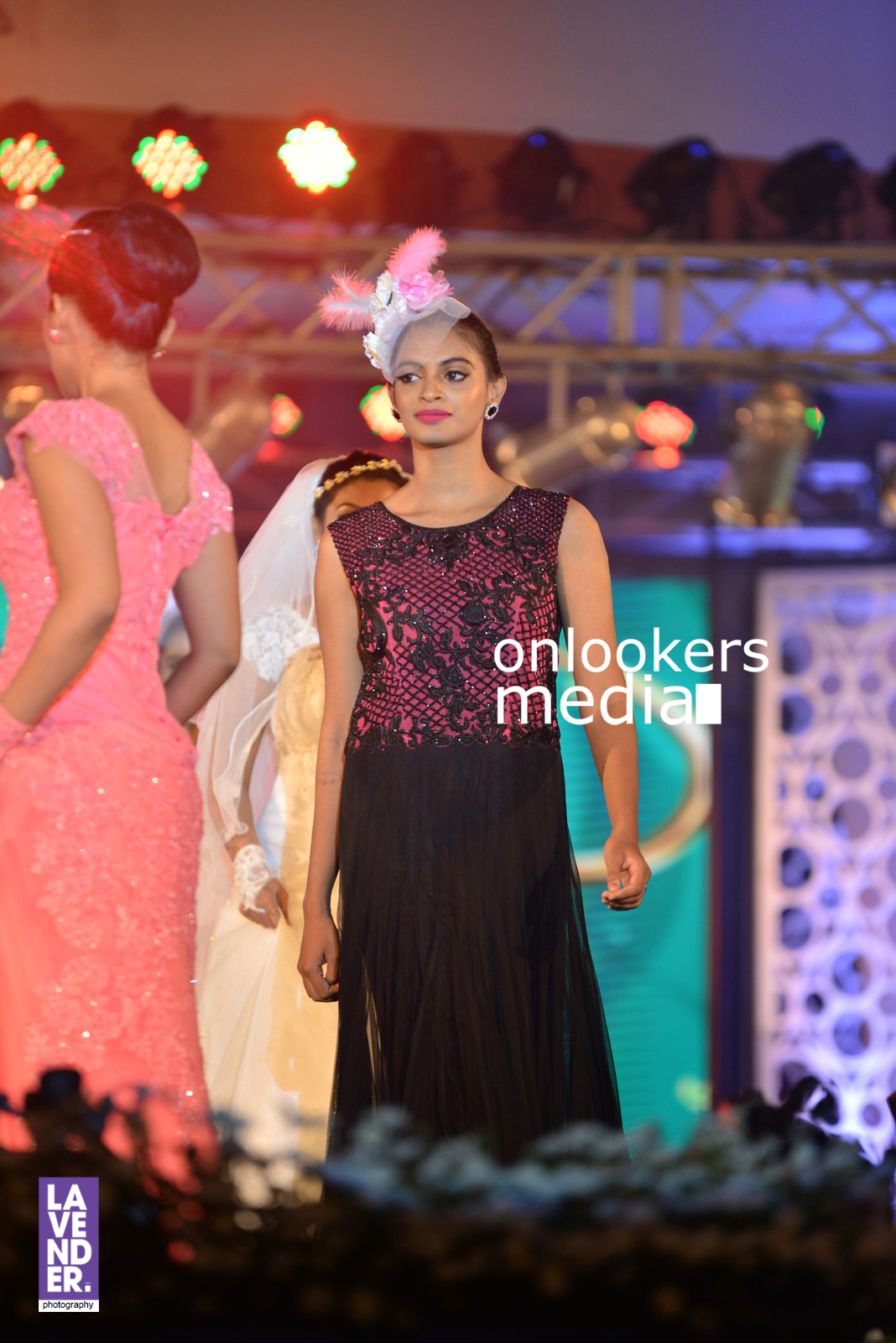 https://onlookersmedia.in/wp-content/uploads/2016/07/saptamukhi-2016-mahalekshmi-silks-fashion-show-61.jpg