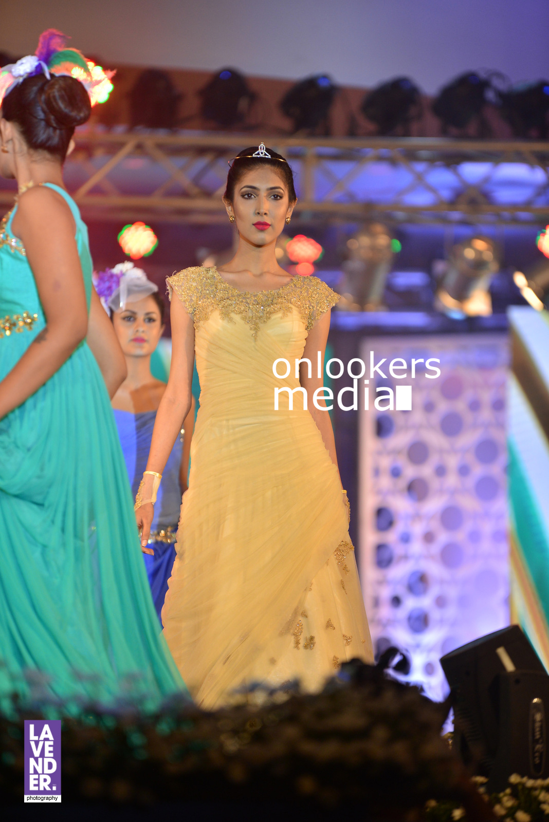 https://onlookersmedia.in/wp-content/uploads/2016/07/saptamukhi-2016-mahalekshmi-silks-fashion-show-67.jpg