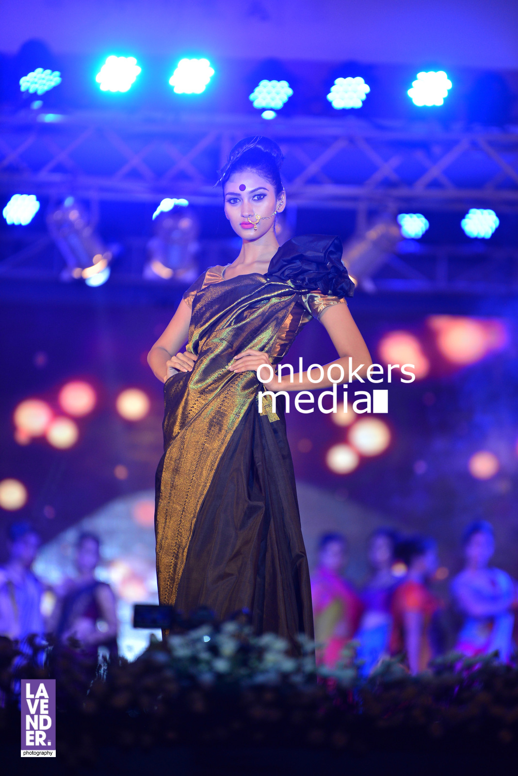 https://onlookersmedia.in/wp-content/uploads/2016/07/saptamukhi-2016-mahalekshmi-silks-fashion-show-84.jpg
