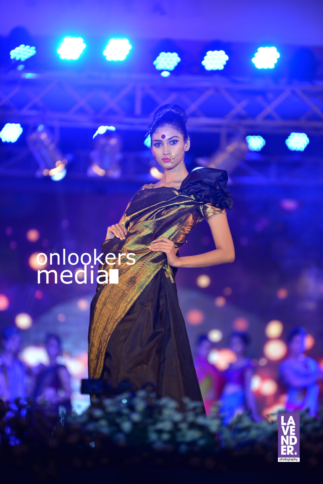 https://onlookersmedia.in/wp-content/uploads/2016/07/saptamukhi-2016-mahalekshmi-silks-fashion-show-85.jpg