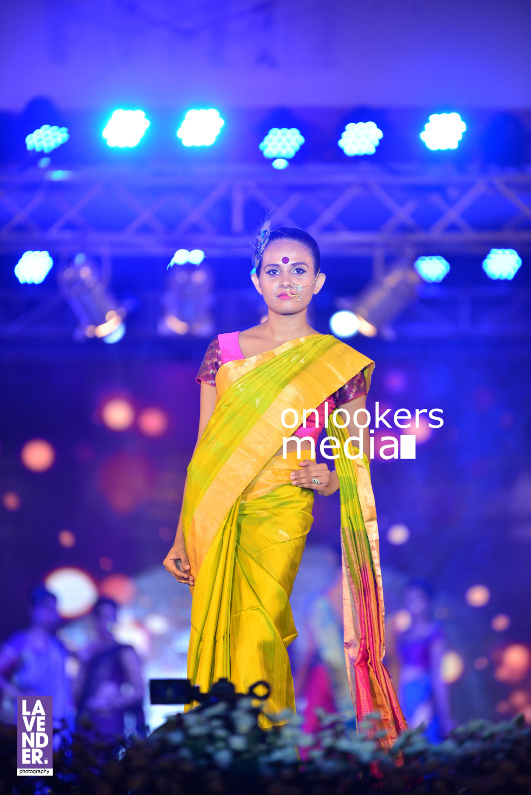 https://onlookersmedia.in/wp-content/uploads/2016/07/saptamukhi-2016-mahalekshmi-silks-fashion-show-92.jpg