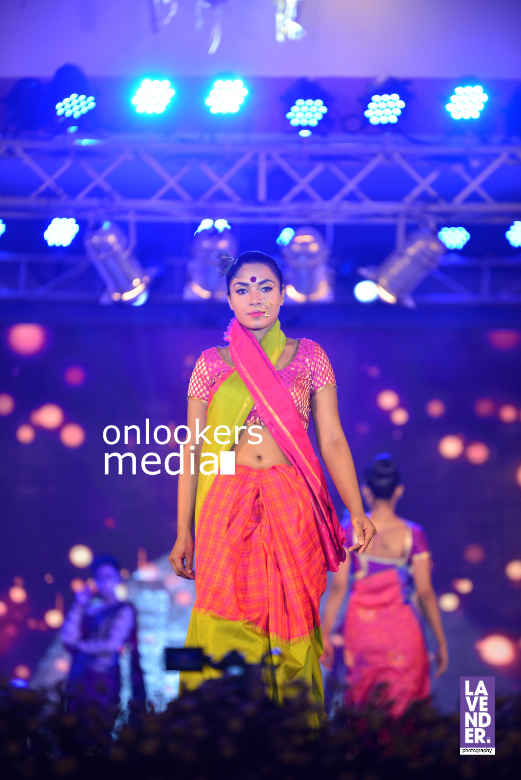 https://onlookersmedia.in/wp-content/uploads/2016/07/saptamukhi-2016-mahalekshmi-silks-fashion-show-96.jpg