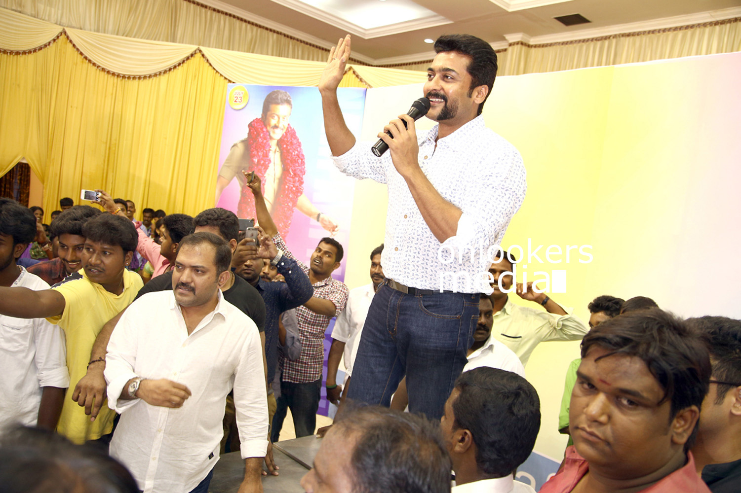 https://onlookersmedia.in/wp-content/uploads/2016/07/tamil-actor-Suriya-birth-day-celebration-stills-photos-2016-2.jpg