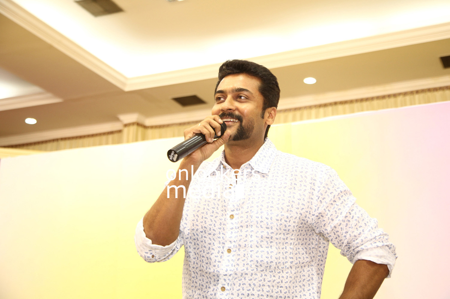 https://onlookersmedia.in/wp-content/uploads/2016/07/tamil-actor-Suriya-birth-day-celebration-stills-photos-2016-4.jpg