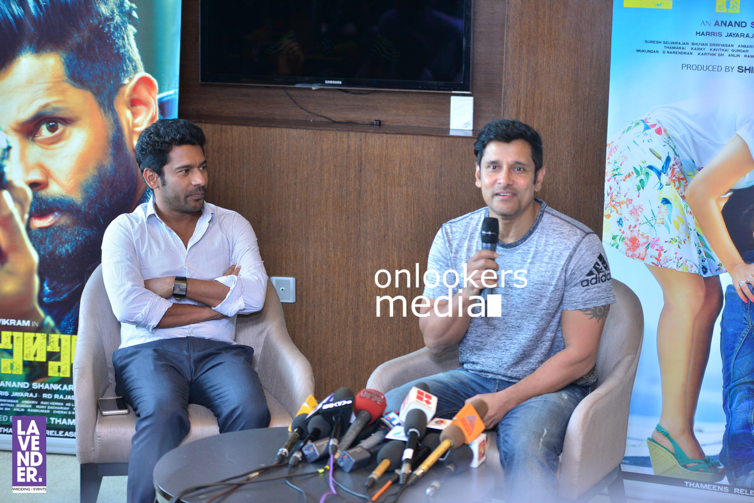 https://onlookersmedia.in/wp-content/uploads/2016/08/Vikram-Iru-Mugan-promotion-Stills-Photos-Kochi-Kerala-17.jpg