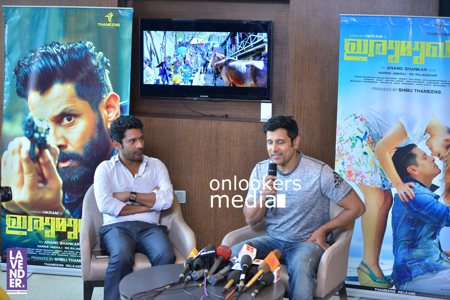 https://onlookersmedia.in/wp-content/uploads/2016/08/Vikram-Iru-Mugan-promotion-Stills-Photos-Kochi-Kerala-29.jpg