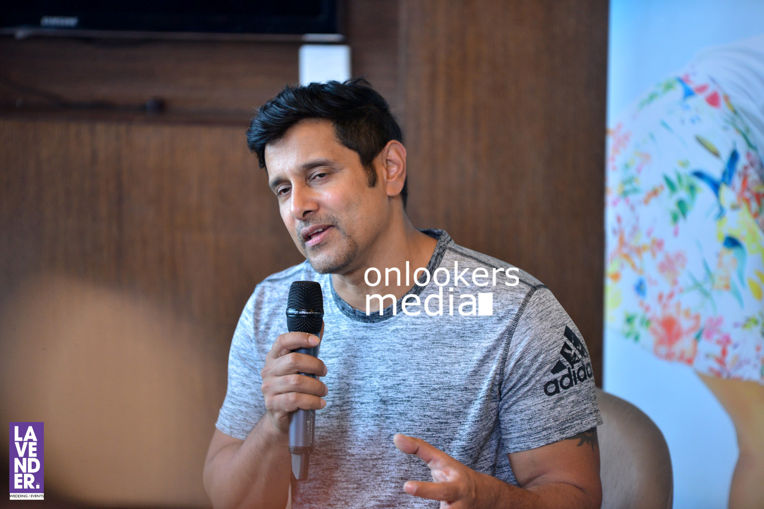 https://onlookersmedia.in/wp-content/uploads/2016/08/Vikram-Iru-Mugan-promotion-Stills-Photos-Kochi-Kerala-30.jpg