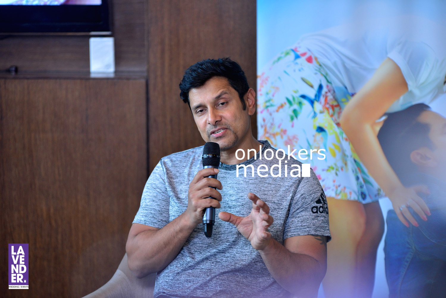 https://onlookersmedia.in/wp-content/uploads/2016/08/Vikram-Iru-Mugan-promotion-Stills-Photos-Kochi-Kerala-41.jpg