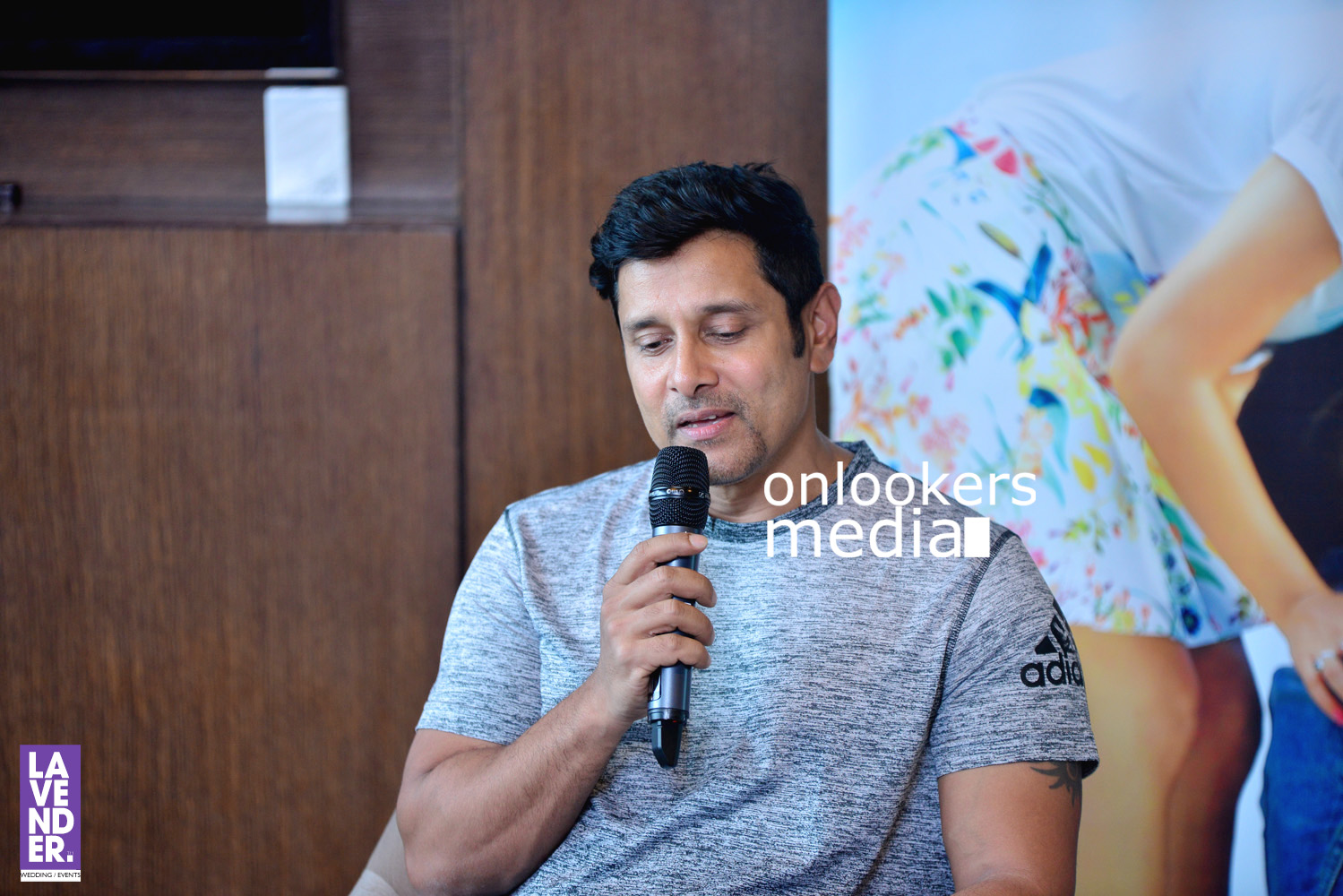 https://onlookersmedia.in/wp-content/uploads/2016/08/Vikram-Iru-Mugan-promotion-Stills-Photos-Kochi-Kerala-46.jpg