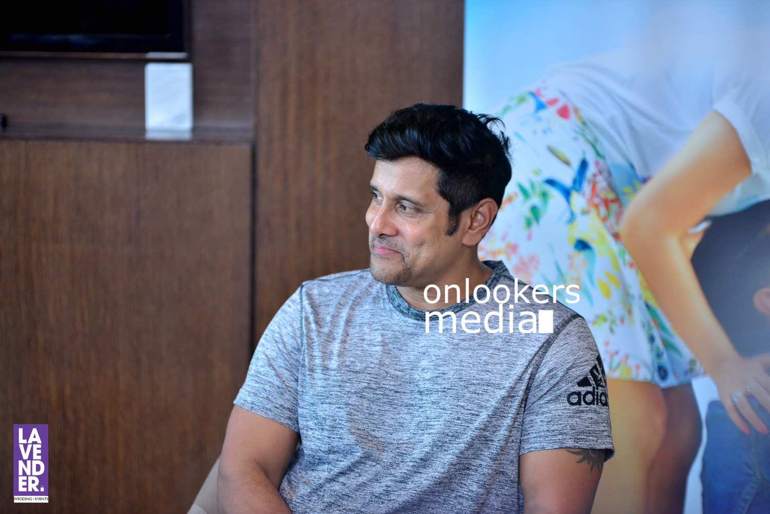 https://onlookersmedia.in/wp-content/uploads/2016/08/Vikram-Iru-Mugan-promotion-Stills-Photos-Kochi-Kerala-50.jpg