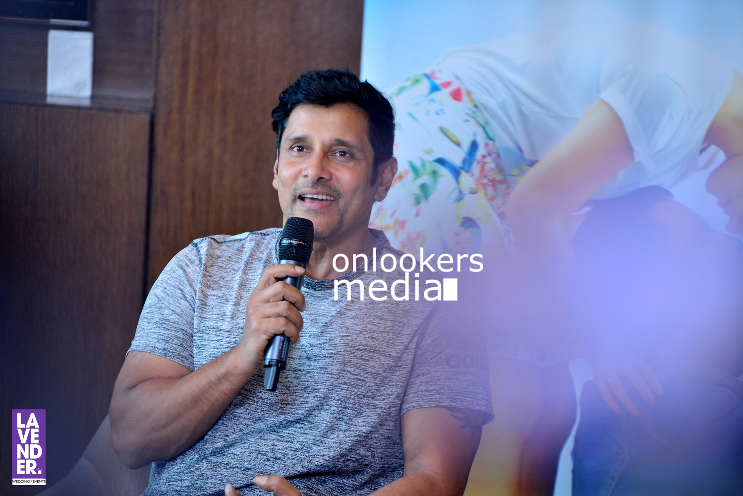 https://onlookersmedia.in/wp-content/uploads/2016/08/Vikram-Iru-Mugan-promotion-Stills-Photos-Kochi-Kerala-55.jpg
