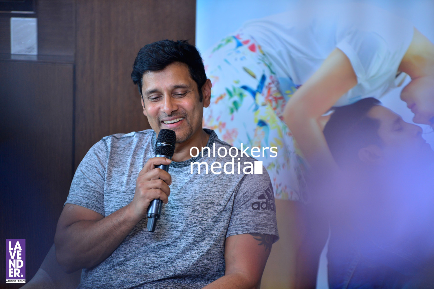 https://onlookersmedia.in/wp-content/uploads/2016/08/Vikram-Iru-Mugan-promotion-Stills-Photos-Kochi-Kerala-58.jpg